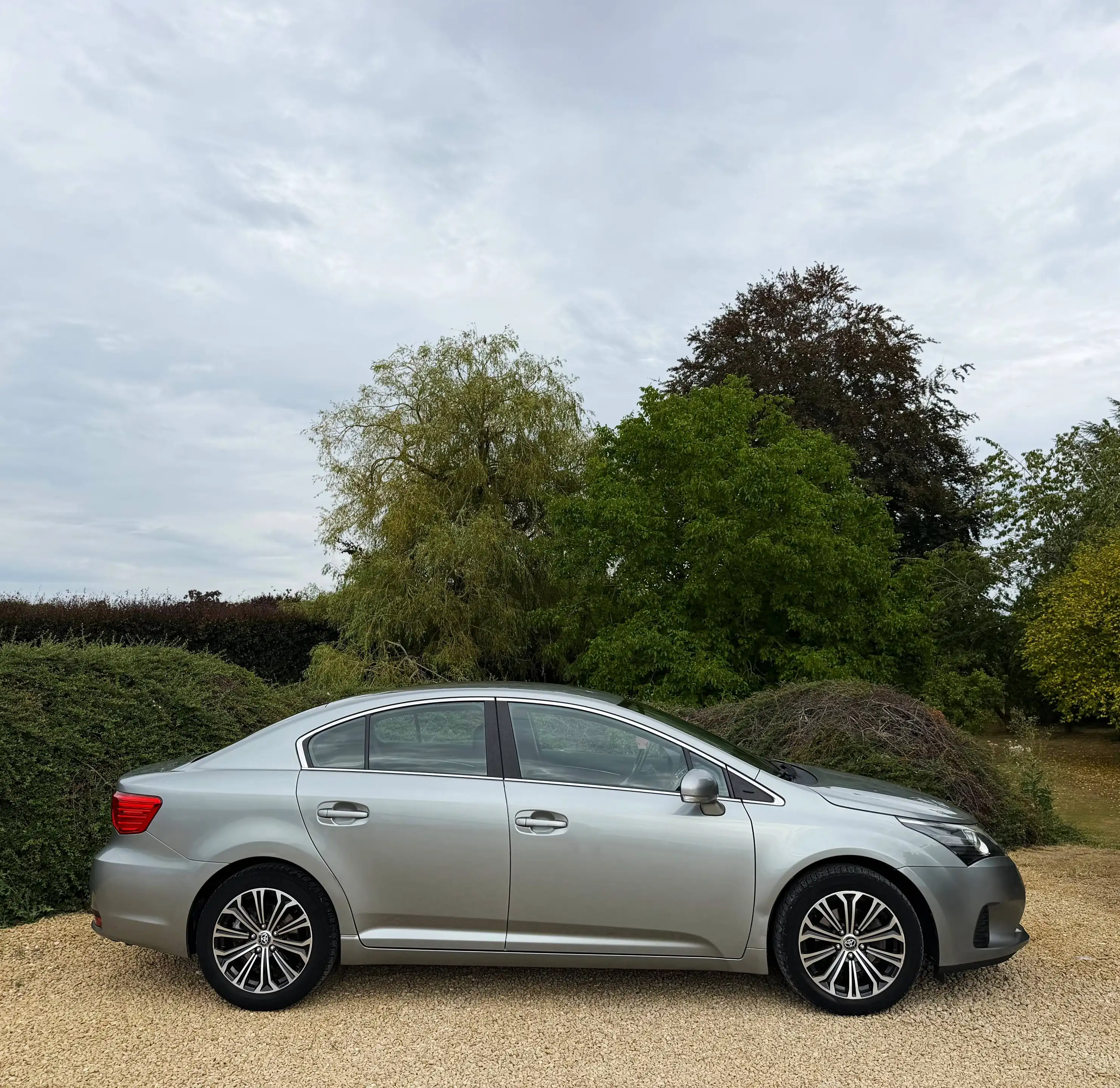 Toyota Avensis Berline 1.6i Comfort LED CLIM JANTES 17' CAMERA GARANTIE 1 AN — photo 8