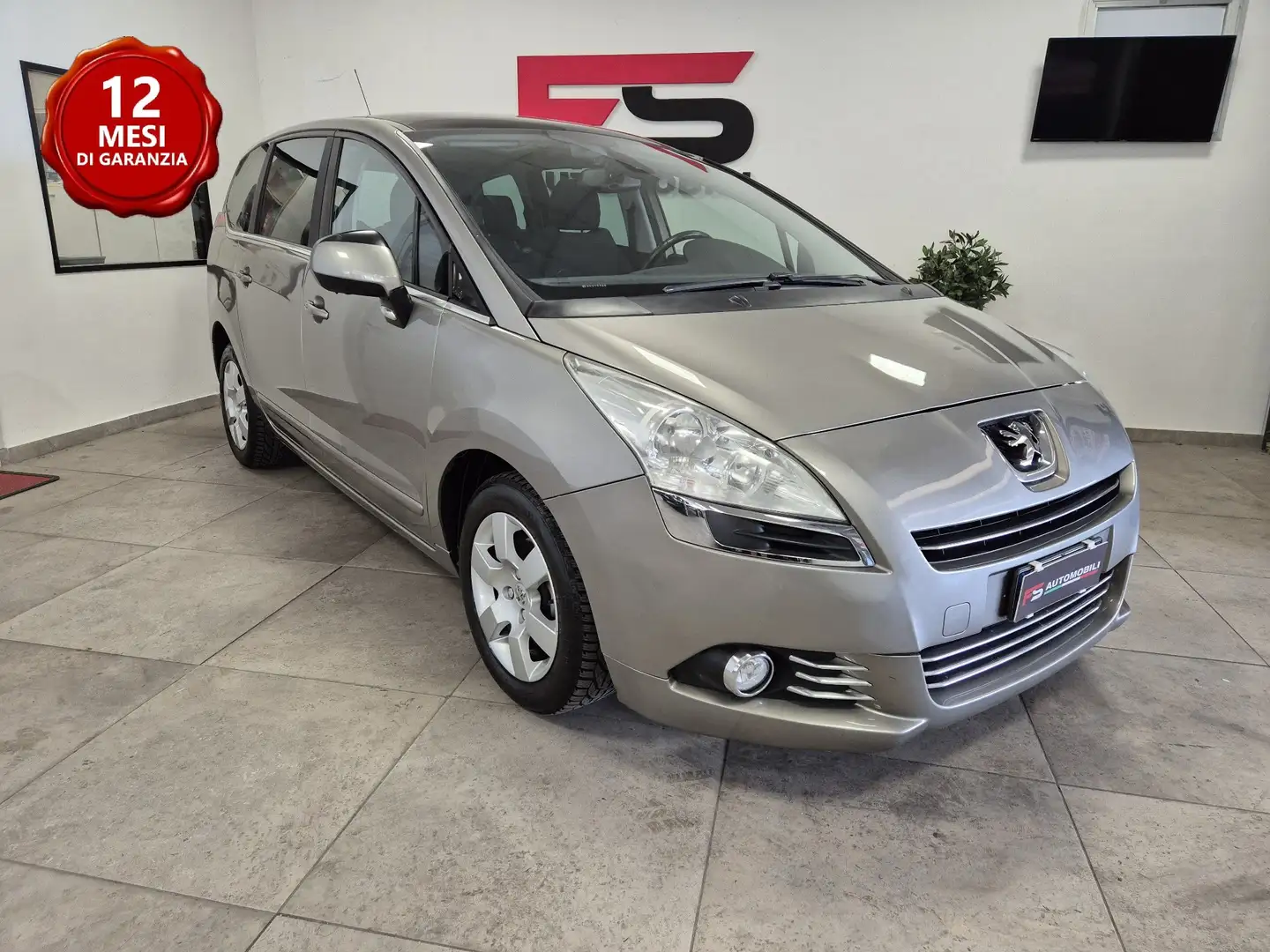 Peugeot 5008 1.6 hdi 16v Tecno 110cv robot Beige - 1