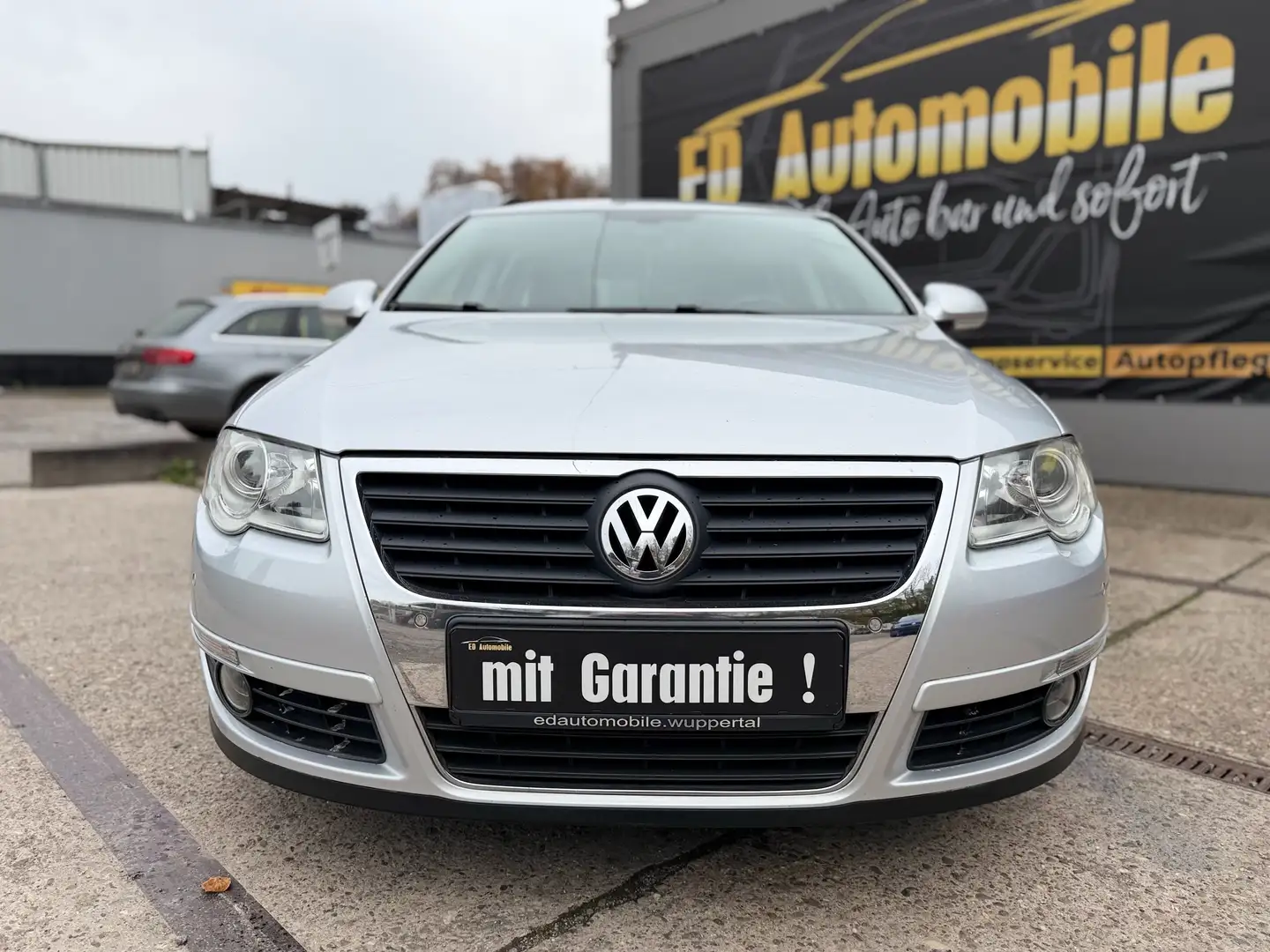 Volkswagen Passat Variant 1.6 FSI MIT GARANTIE! *TEMPOMAT,KLIMAA,PDC* Argento - 2