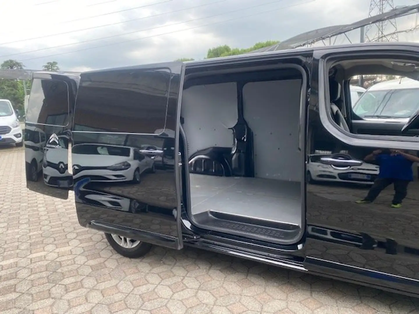 Citroen Jumpy 1.5 BLUE HDI CLUB M 120 CV Fekete - 1