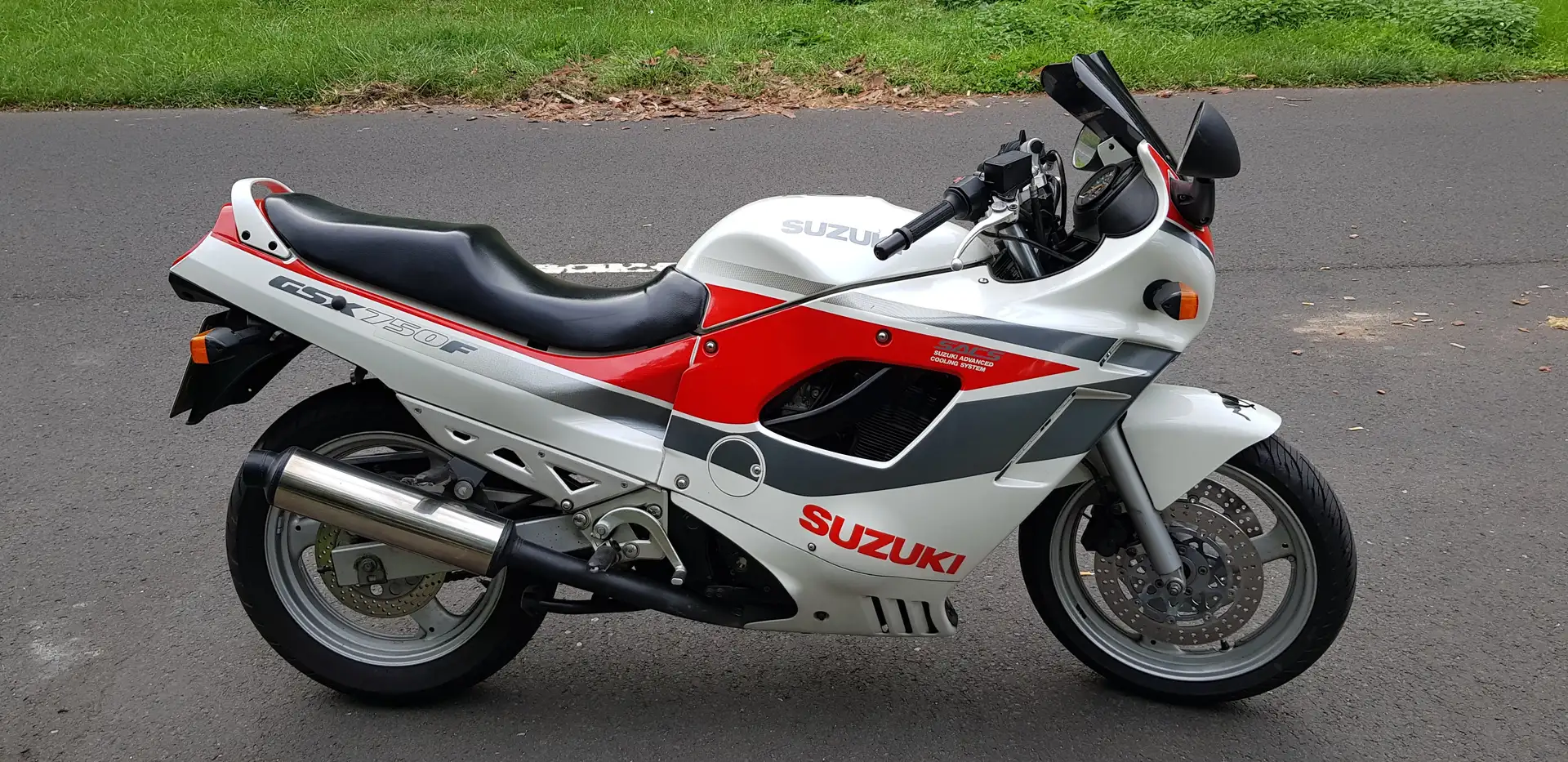 Suzuki GSX 750 F Weiß - 1