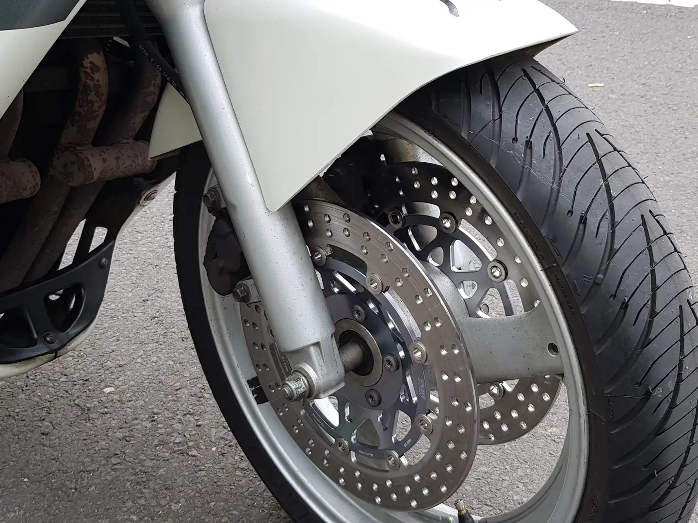 Suzuki GSX 750 F Weiß - 2