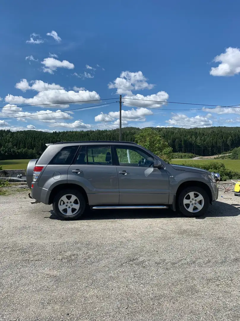 Suzuki Grand Vitara Grand Vitara 2.0i Luxe A Gris - 1