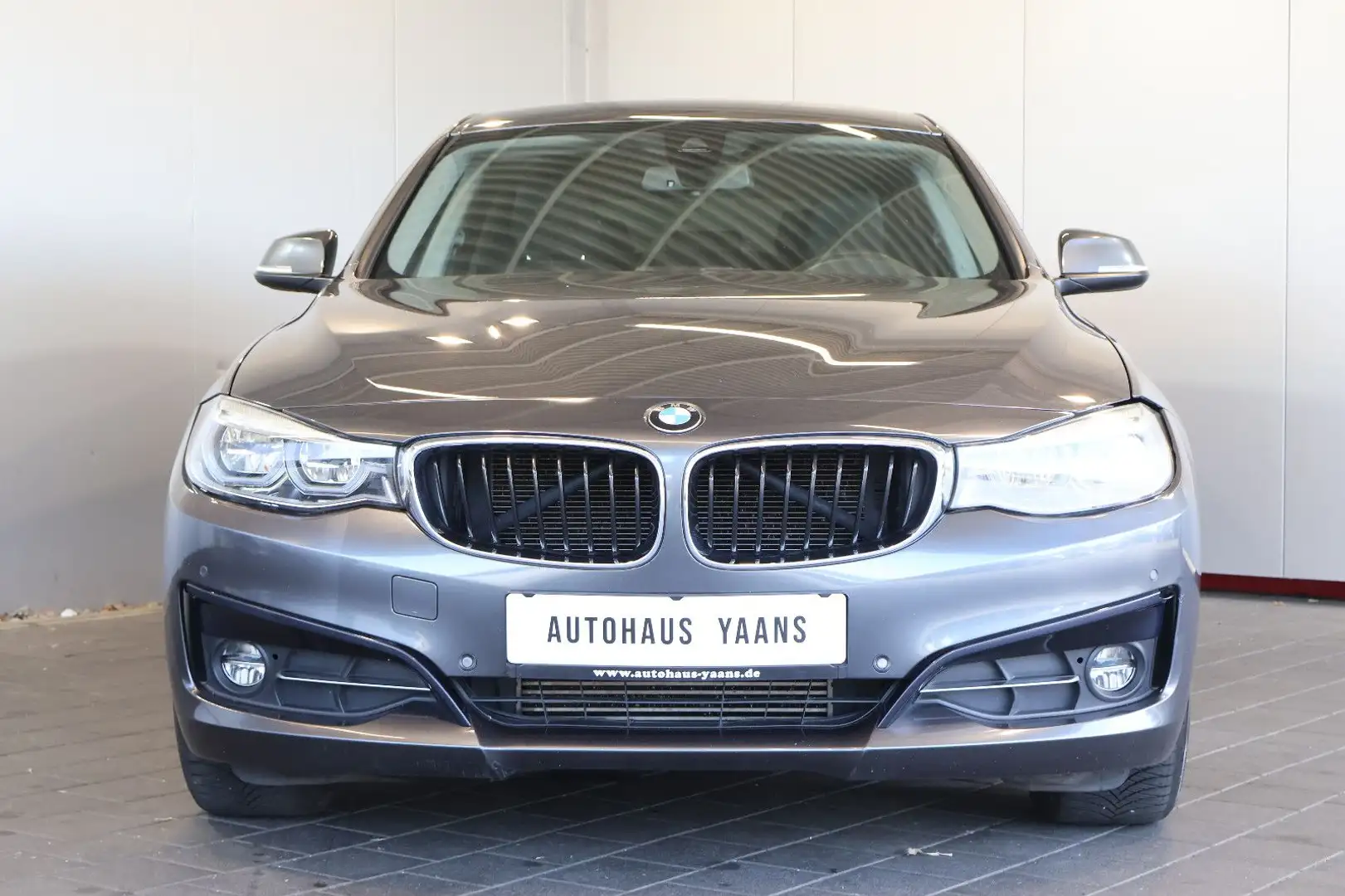 BMW 320 d Gran Turismo Sport Line HUD+KEY+LED+LANE Grau - 2