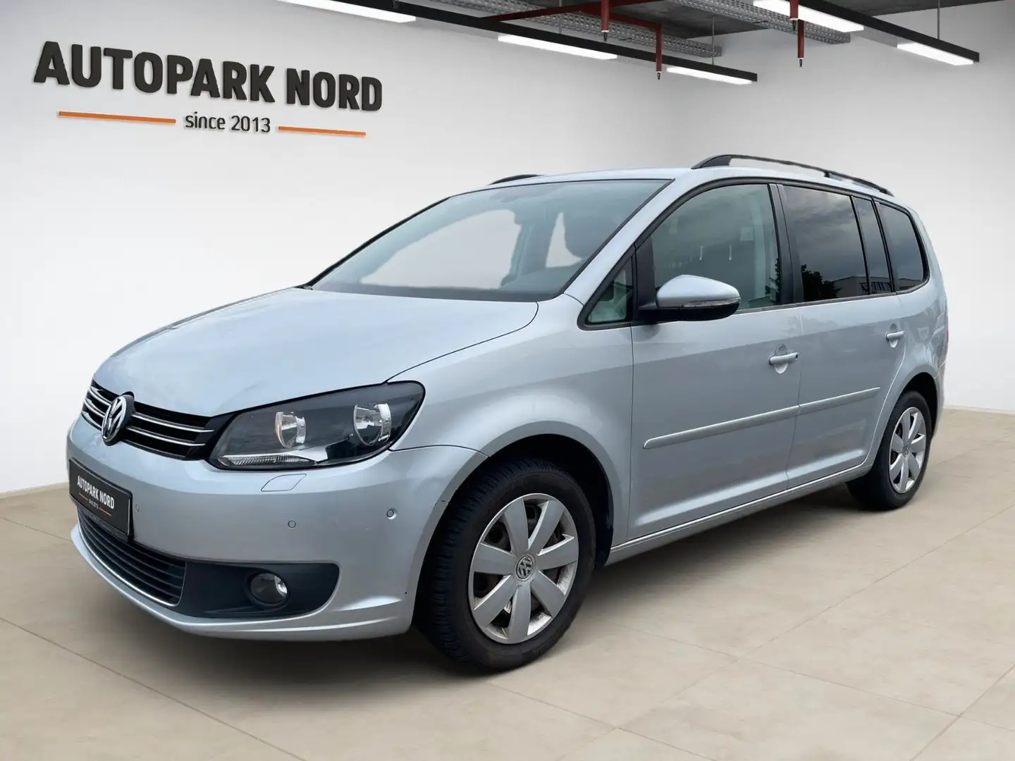 Volkswagen Touran 1.6 TDI DPF Comfortline BMT/AHK/SHZ/TEMP Plateado - 1