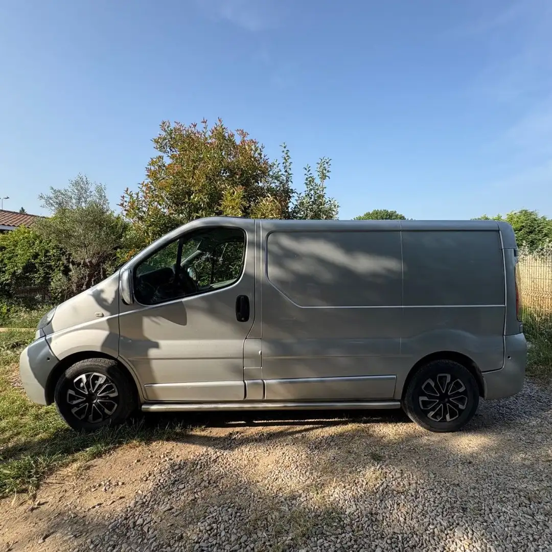 Opel Vivaro OPEL Vivaro A Combi/Minibus 2.5 DTI 16V Combi cour Gris - 2