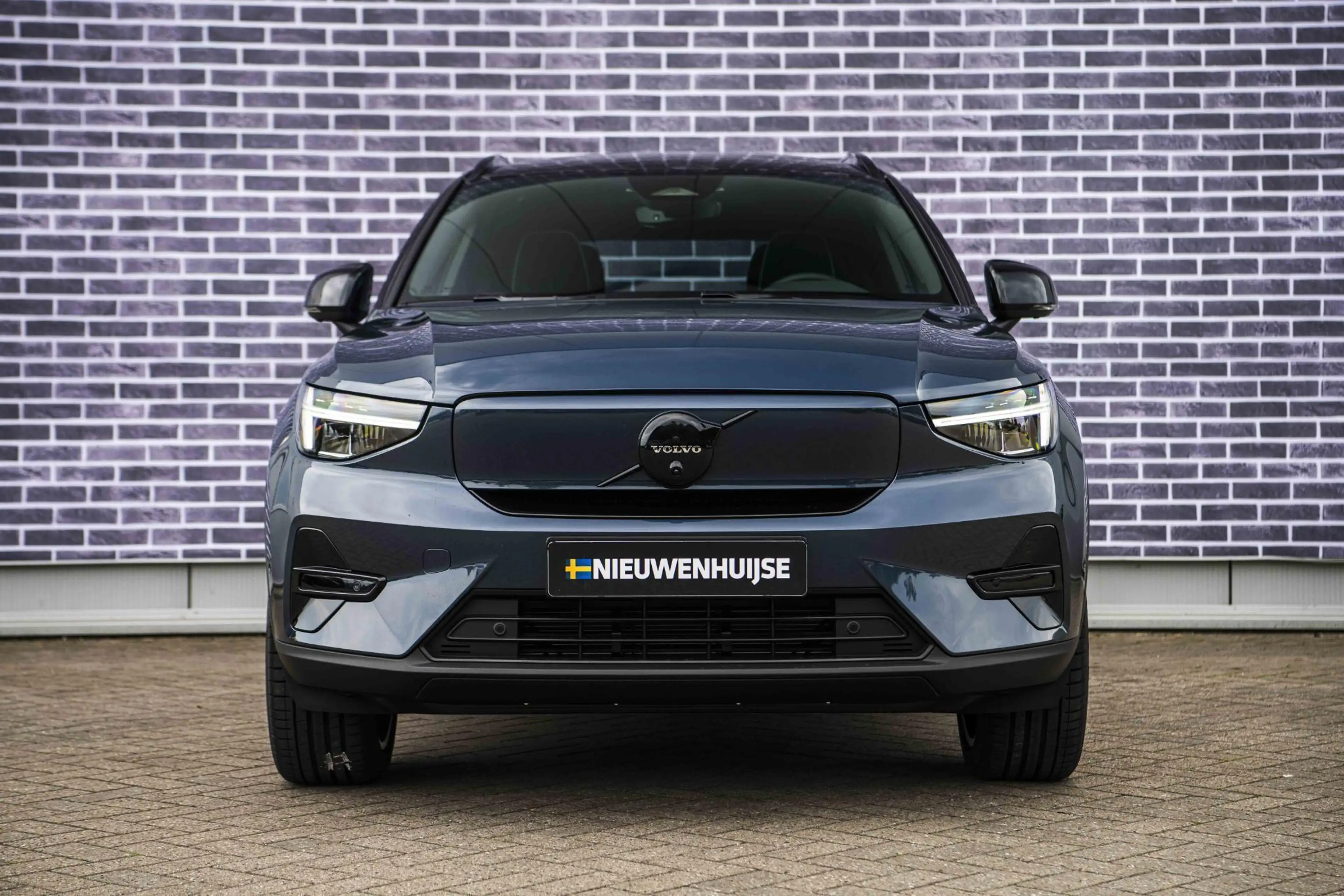 Volvo EX40 Single Motor Ext. Range Ultra Black Edition | Euro — photo 9