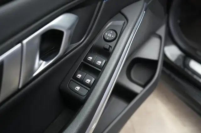 BMW 3 Series view 25