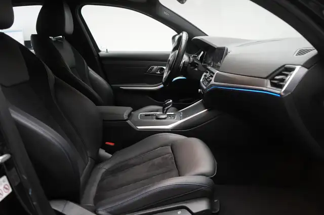 BMW 3 Series view 6