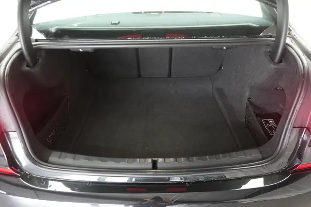 BMW 3 Series view 28
