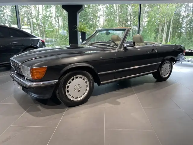 Mercedes-Benz SL 300 R107
