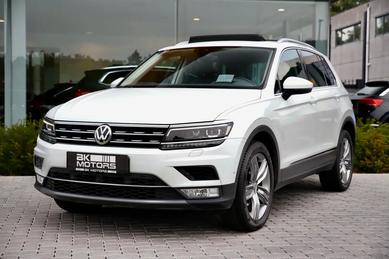 Volkswagen Tiguan 2.0 TDI 4Motion DSG Highline-PANO-CARPLAY-360-LED Blanc - 2