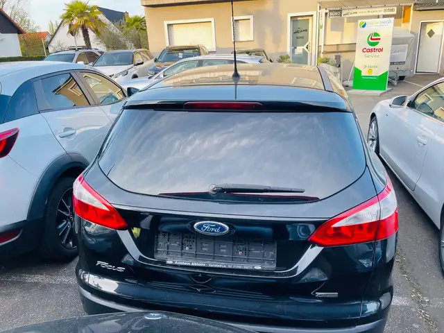 Ford Focus view 3