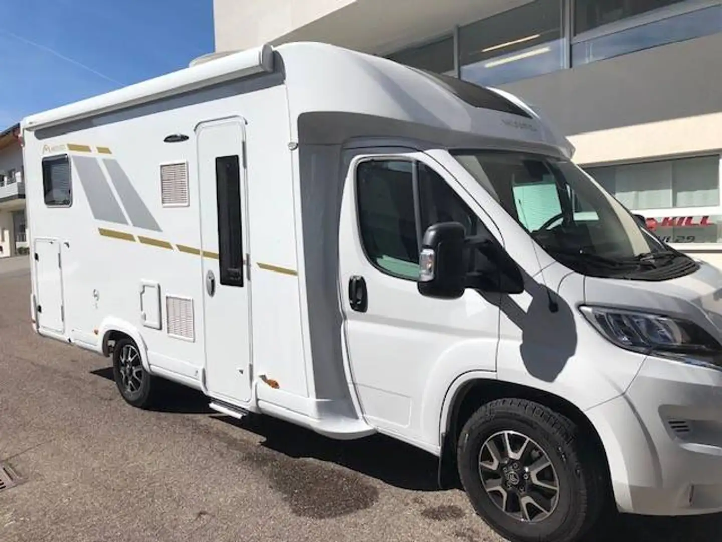 Caravans-Wohnm Pilote Mooveo TEI 70 EBH Weiß - 1