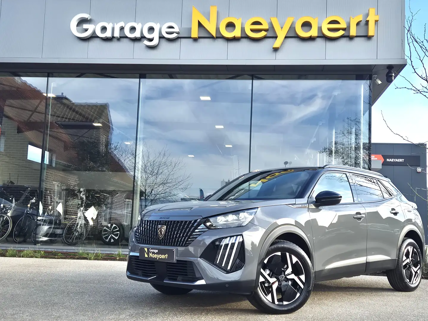 Peugeot 2008 GT Line 1.2 Turbo *AUTOMAAT, PANO SCHUIFDAK, CAME* Сірий - 1