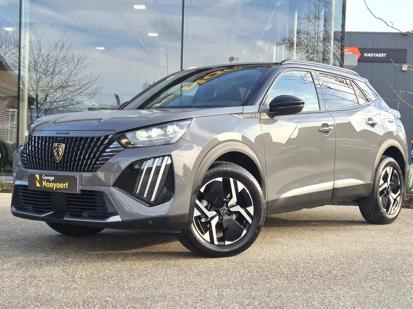 Peugeot 2008 GT Line 1.2 Turbo *AUTOMAAT, PANO SCHUIFDAK, CAME* Сірий - 2