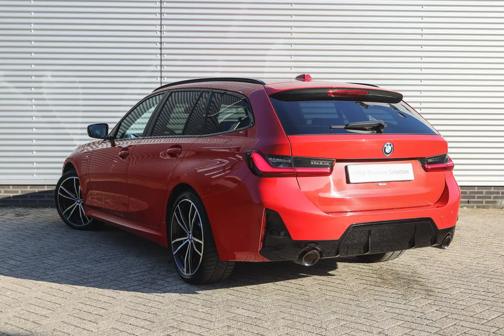BMW 320 3 Serie Touring 320e M Sport Automaat / Panoramada Rood - 2