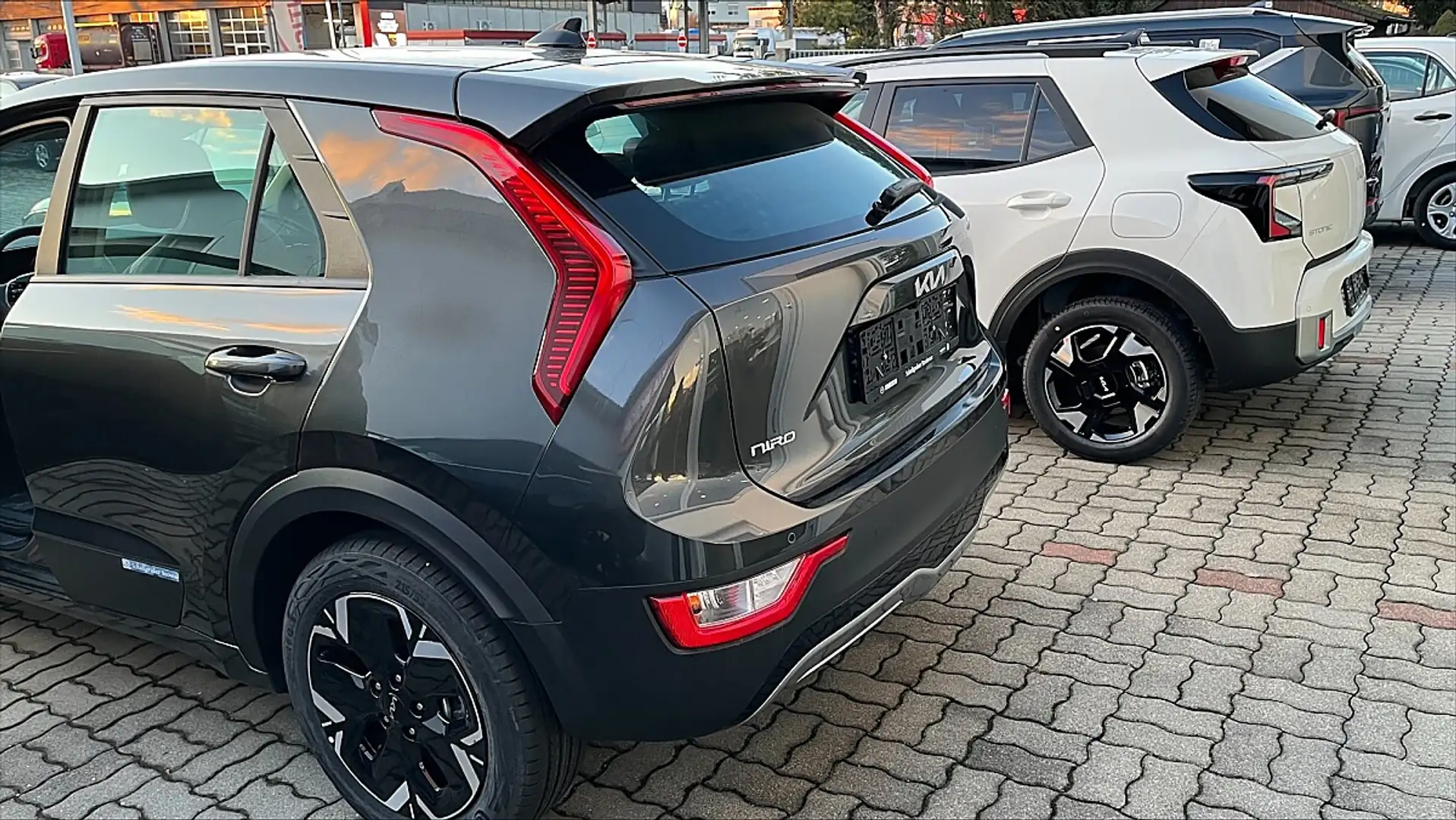Kia e-Niro Niro EV Long Range 64kWh Titan Aut. Grau - 2