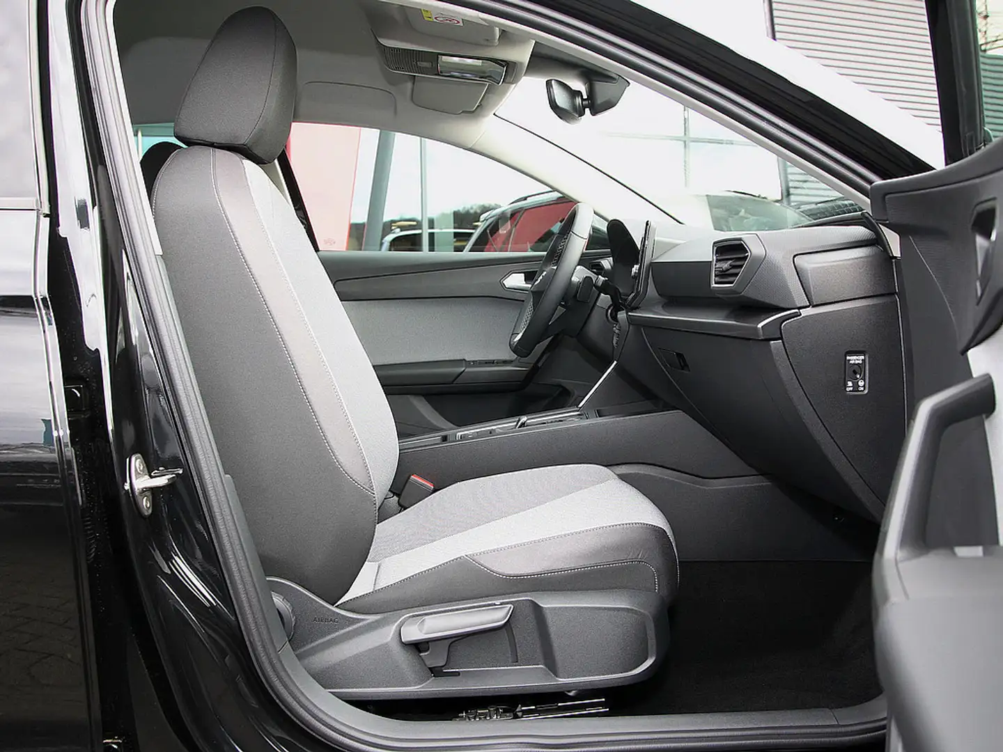 SEAT Leon Style 2.0 TDI DSG FULL LINK SHZ PDC KLIM Schwarz - 2