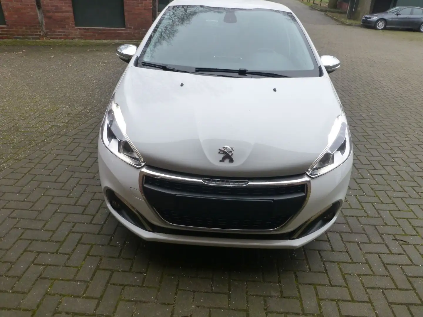 Peugeot 208 Allure Weiß - 1
