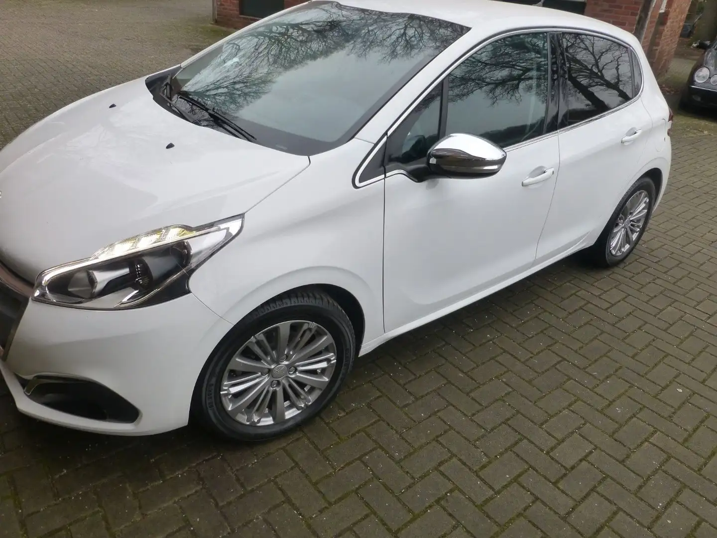 Peugeot 208 Allure Weiß - 2