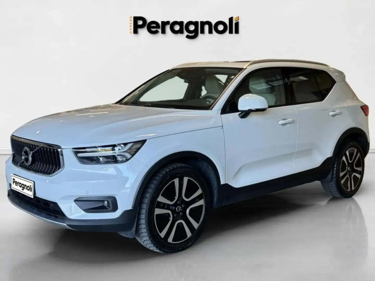 Volvo XC40 D4 AWD MOMENTUM AUTOMATICA Wit - 1