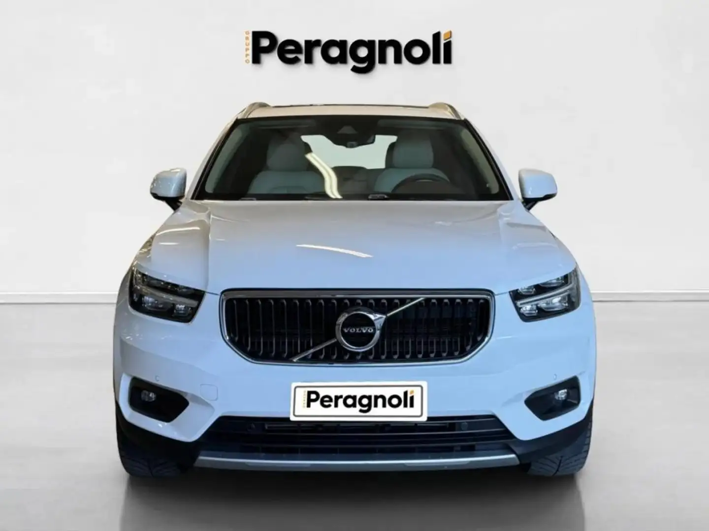 Volvo XC40 D4 AWD MOMENTUM AUTOMATICA Wit - 2