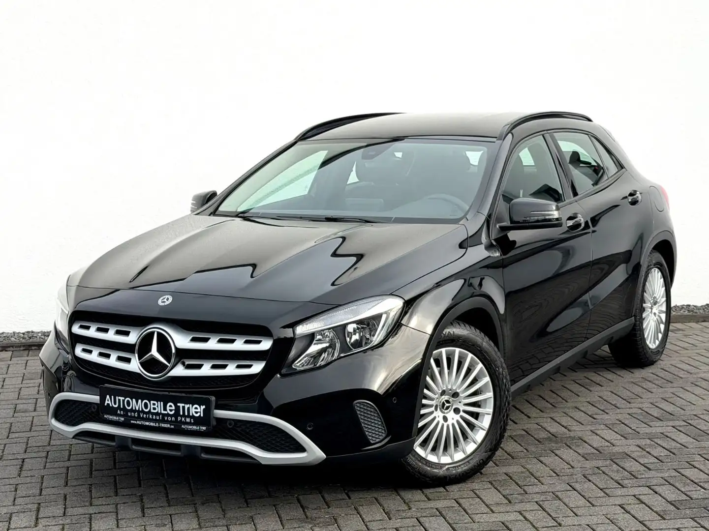 Mercedes-Benz GLA 200 /NAVI/CAM/SHZ/GARANTIE/ Noir - 1