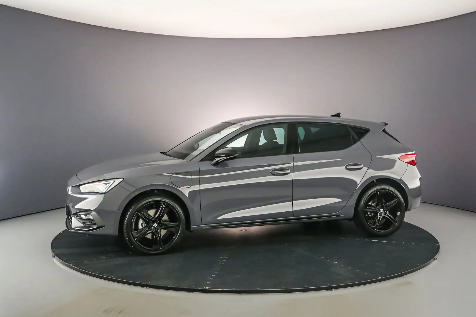 SEAT Leon 1.5 TSI eHybrid 204pk FR Business - eHybrid €655,- Grau - 2
