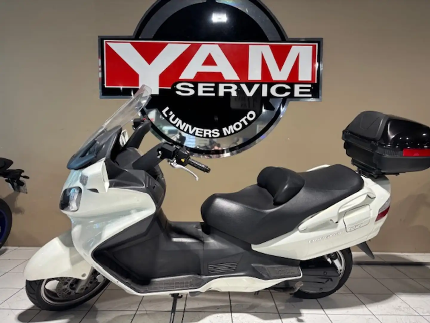 Suzuki Burgman 650 Blanc - 2