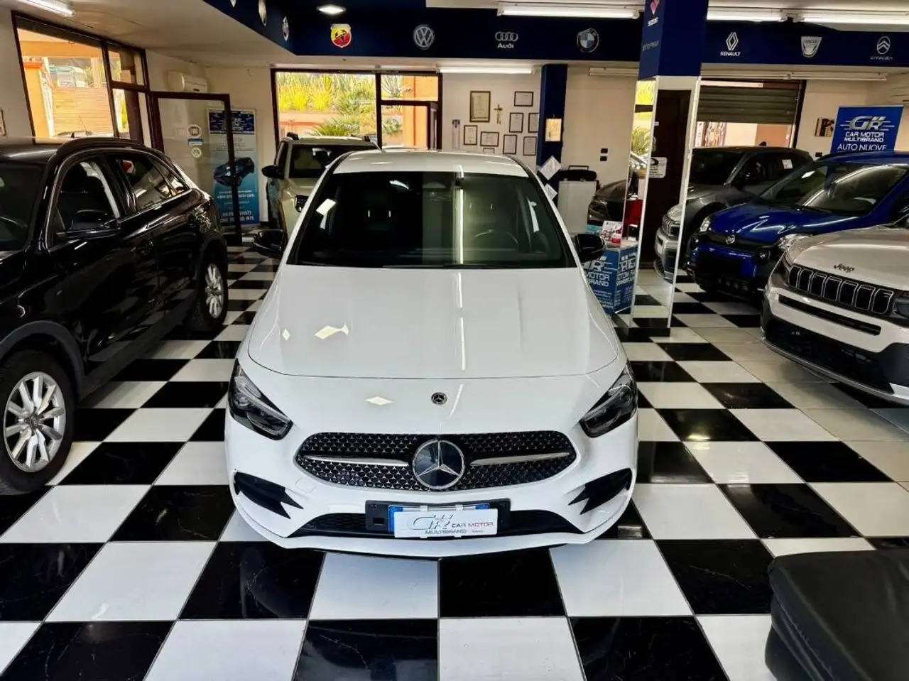 Mercedes-Benz B 180