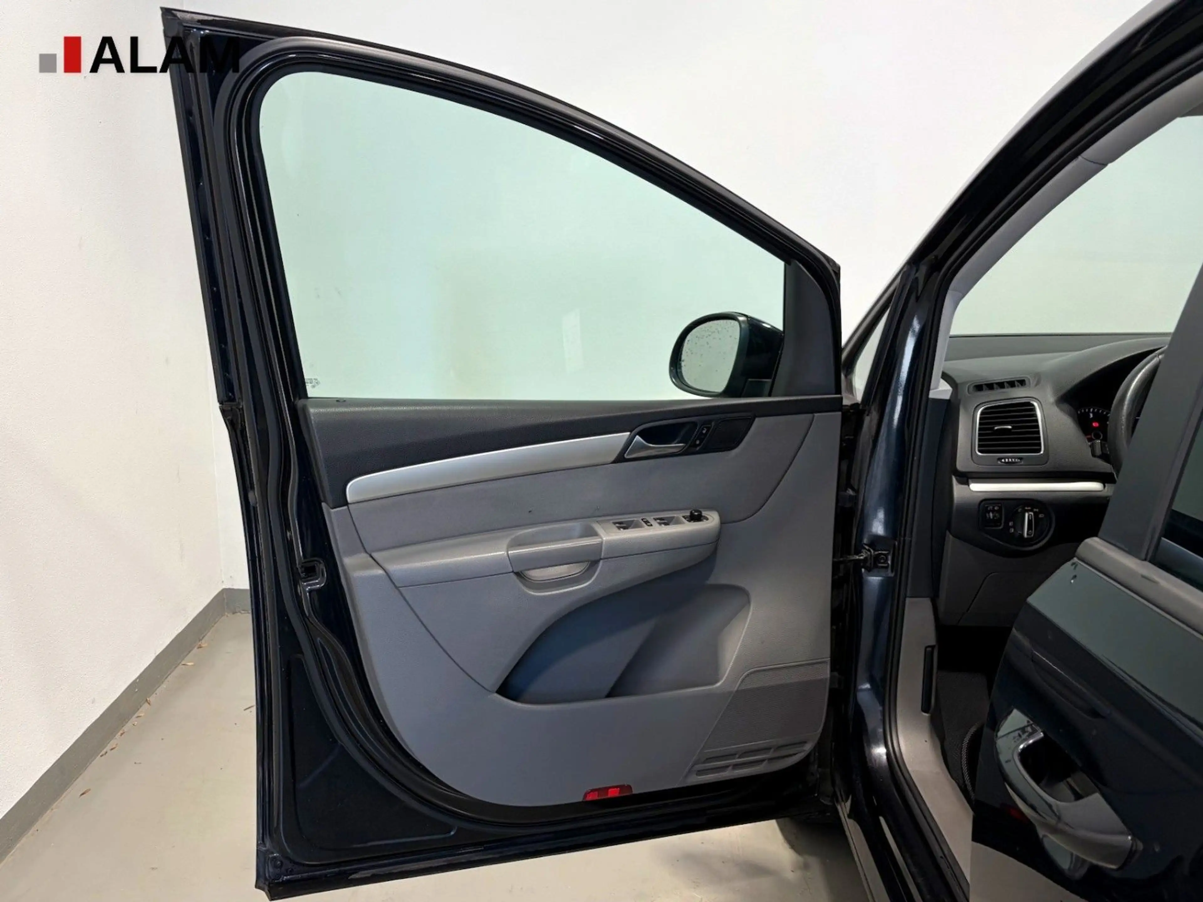 SEAT Alhambra Style Temp. 3-Zonen Klima RFK 7 Sitzer — photo 10