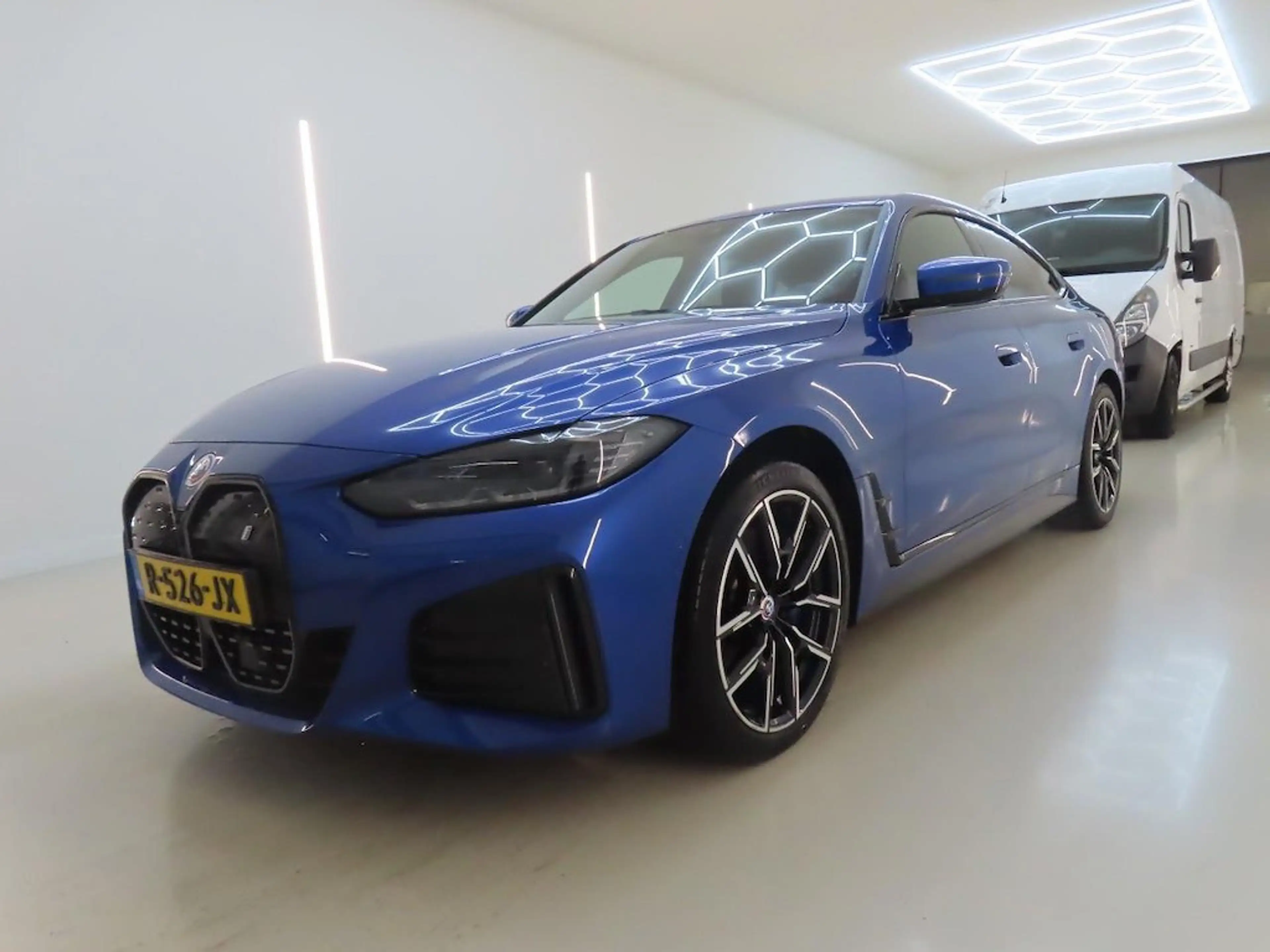 BMW i4 EDrive40 84 kWh | SOH 95% | M Sport Pro | 19 Inch — photo 2