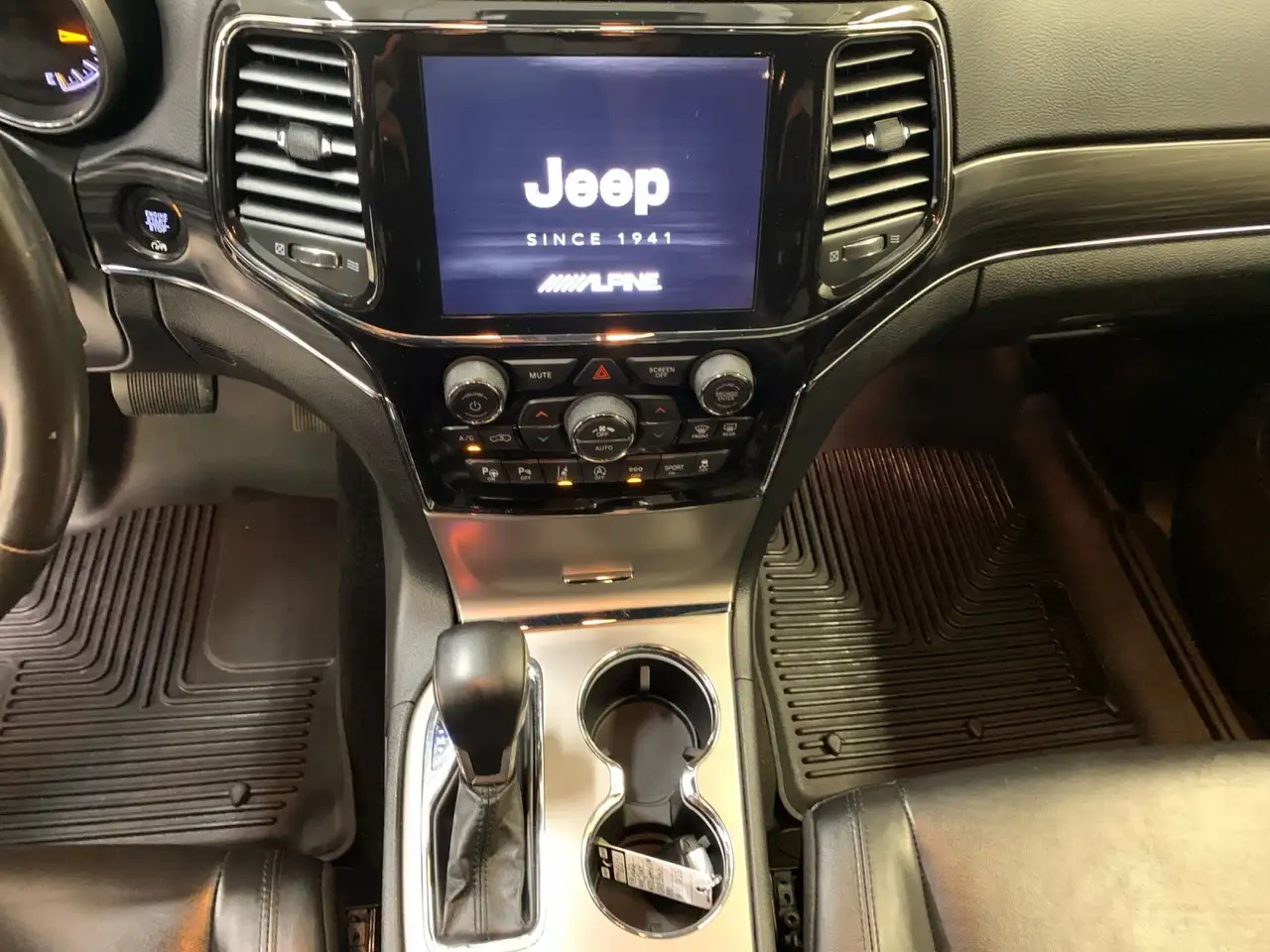 Jeep Grand Cherokee снимка Jeep Grand Cherokee