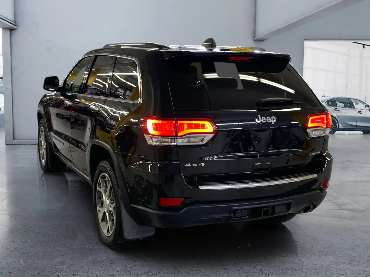 Jeep Grand Cherokee снимка Jeep Grand Cherokee