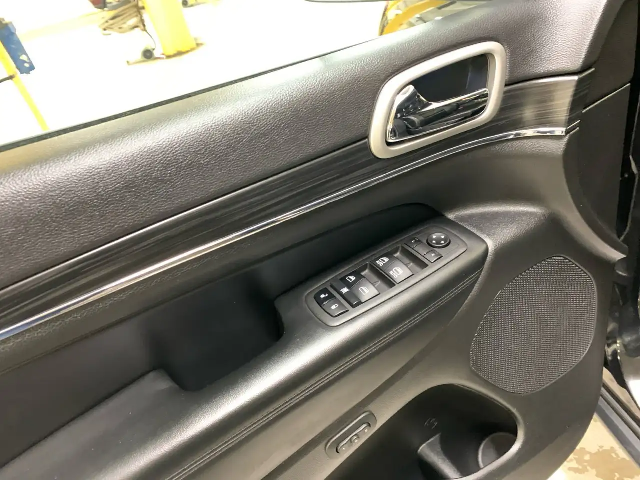 Jeep Grand Cherokee снимка Jeep Grand Cherokee