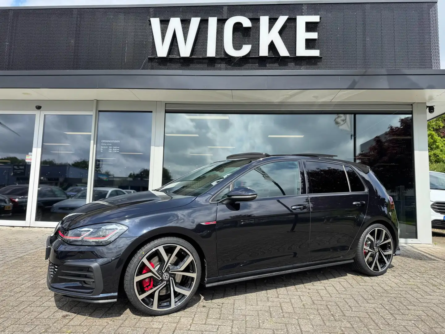 Volkswagen Golf GTI 2.0 TSI Performance Panorama 245 PK Led Virtual Negru - 1