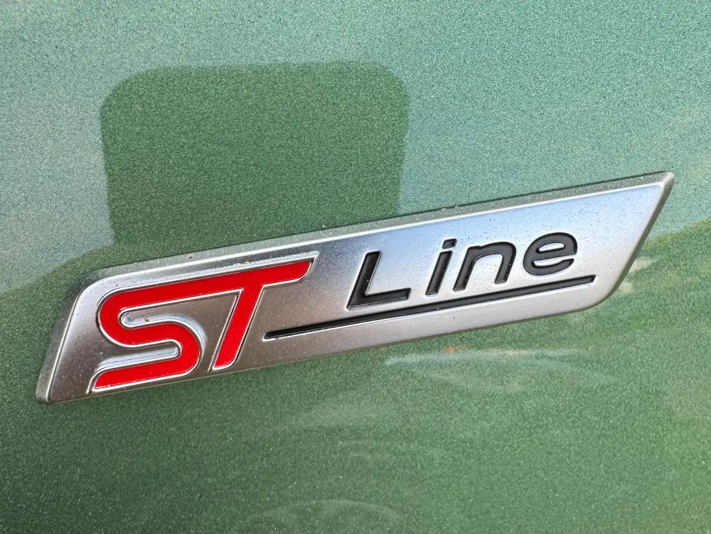 Ford Kuga Kuga 2.5  FHEV 4x4 ST-LINE Grün - 2