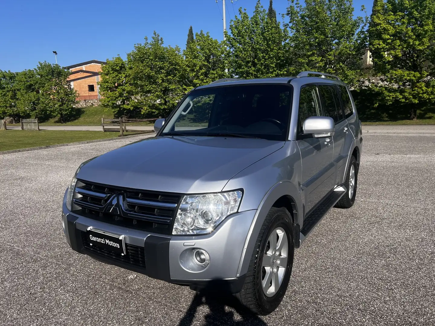 Mitsubishi Pajero Pajero 3.2 DI-D 16V 5p. Intense Stříbrná - 1