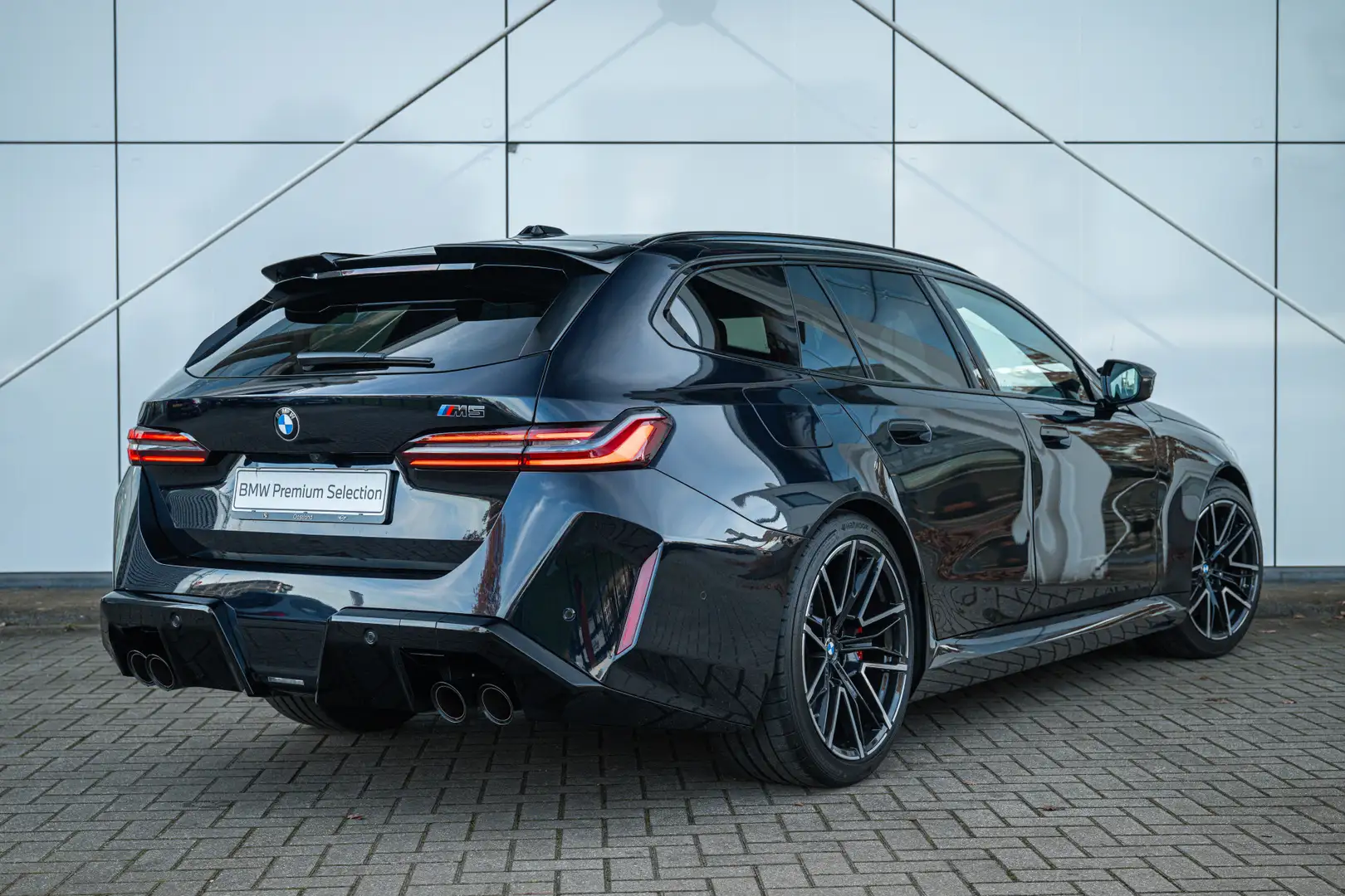 BMW M5 5 Serie Touring Automaat / Panoramadak / Trekhaak Noir - 2