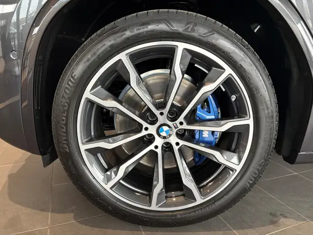 BMW X4 view 11