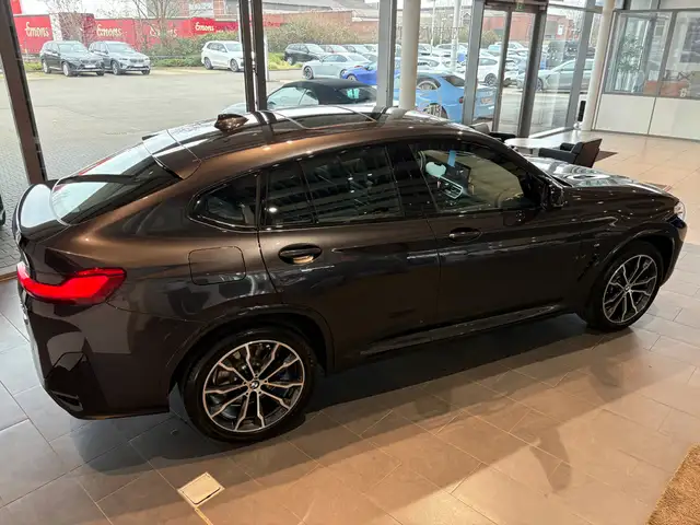 BMW X4 view 8