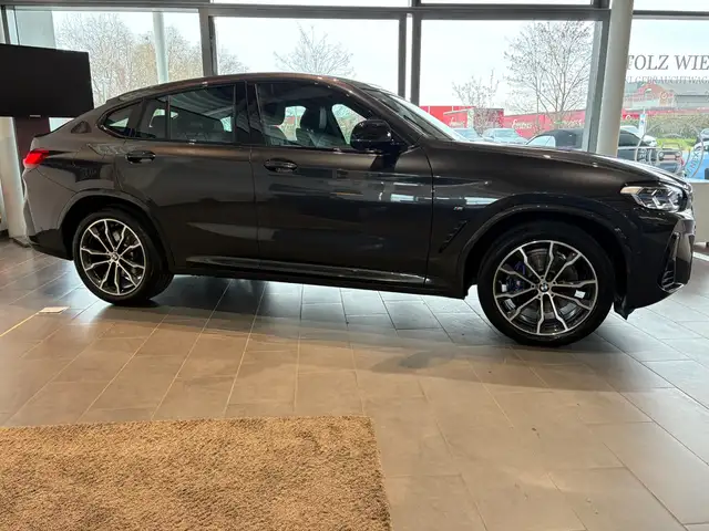 BMW X4 view 9