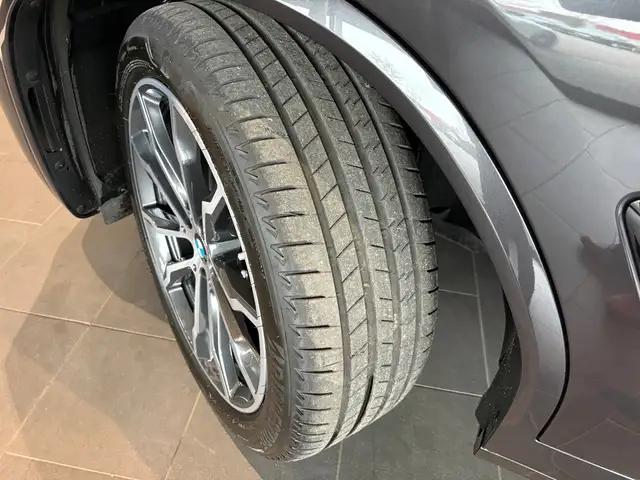 BMW X4 view 4