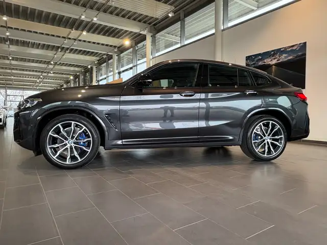 BMW X4 view 5