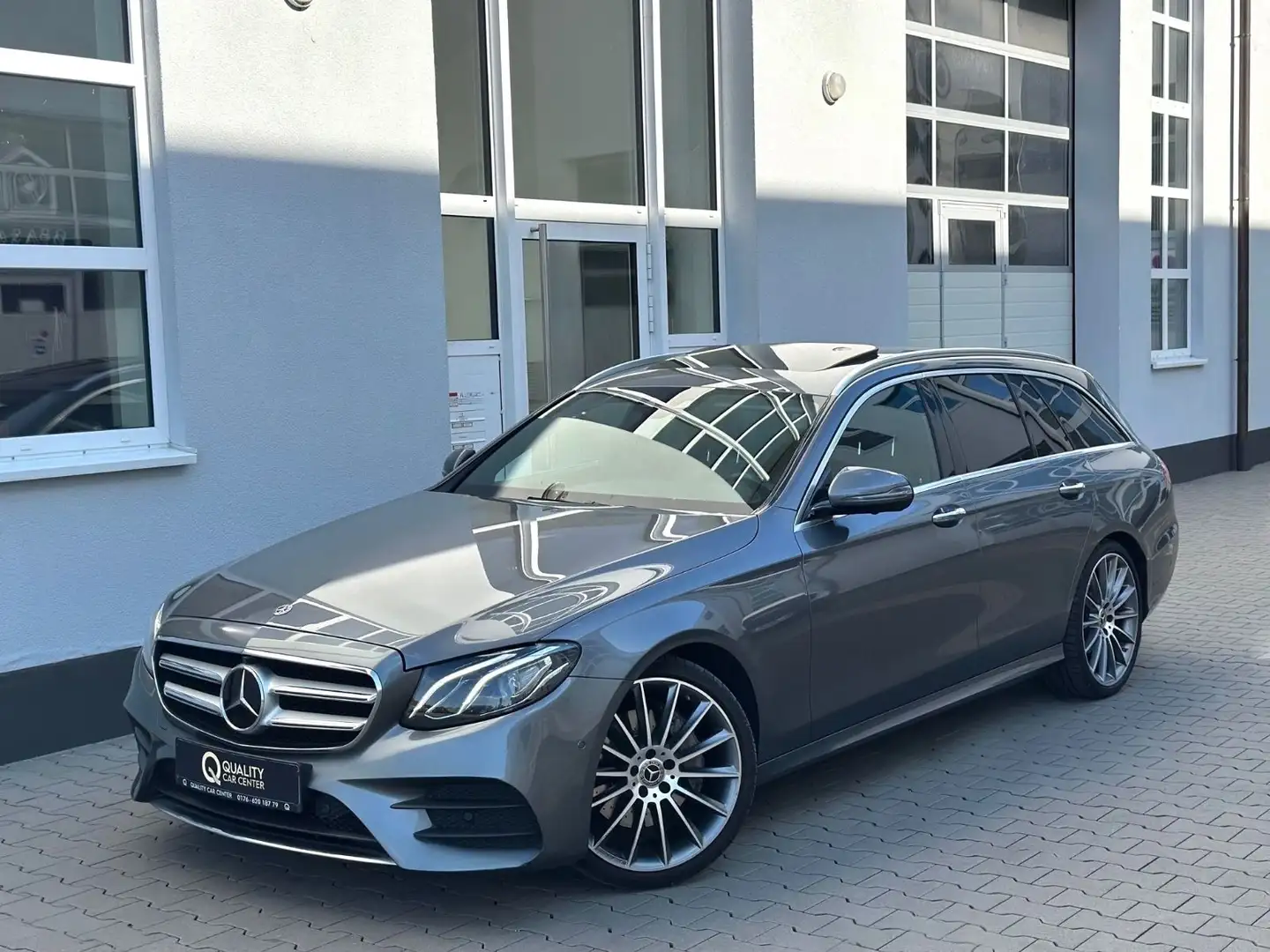 Mercedes-Benz E 220 9G T AMG *WIDESCREEN*AHK*20ZOLL*DISTR+* Grijs - 2