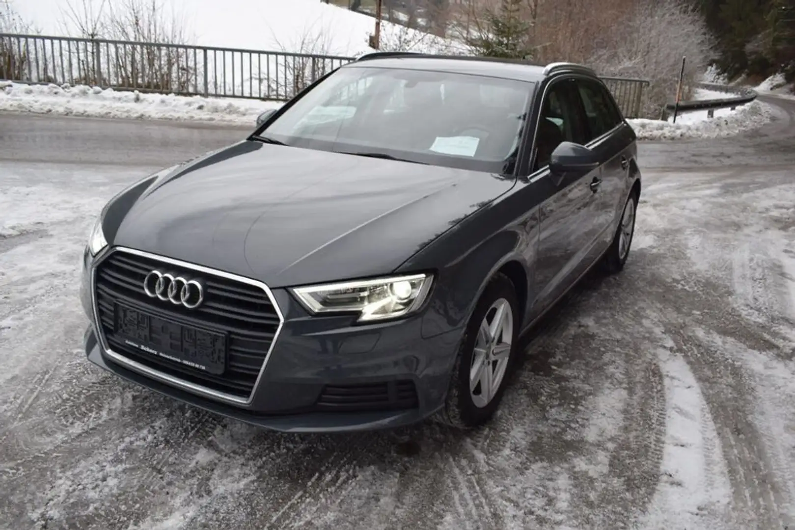 Audi A3 SPORTBACK 1,6 TDI TOP ZUSTAND Grau - 1