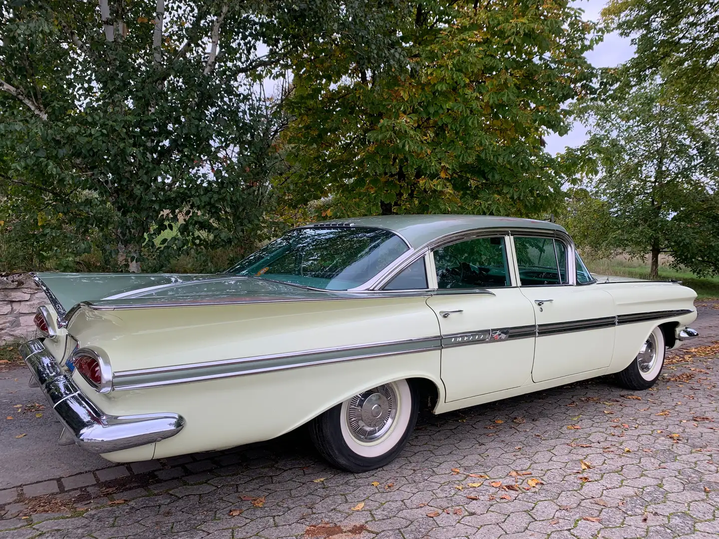 Chevrolet Impala TurboGlide-Automatic, Sedan Jaune - 2