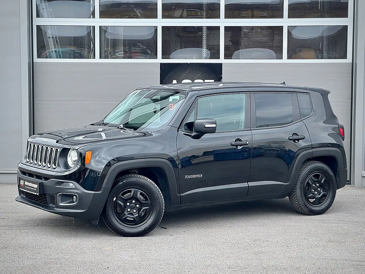 Jeep Renegade 1,6 EtorQ 110 Sport Schwarz - 1