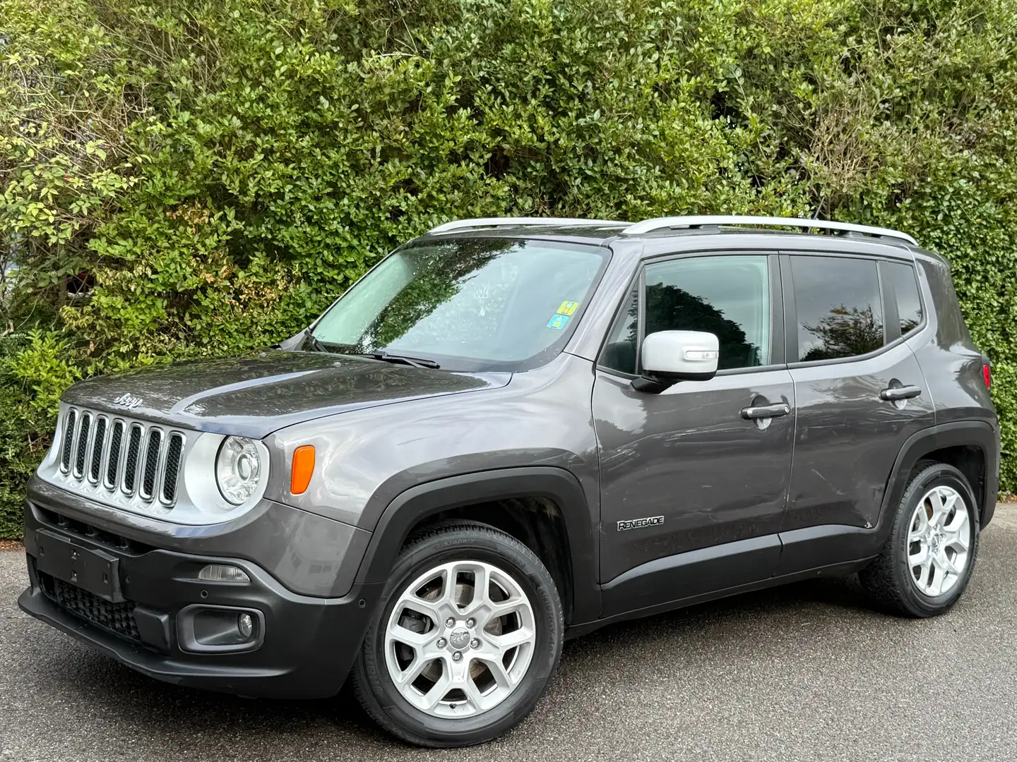 Jeep Renegade Renegade 1.4 Turbo 4x2 Limited+NAVI+AIRCO+JANTES Gris - 1
